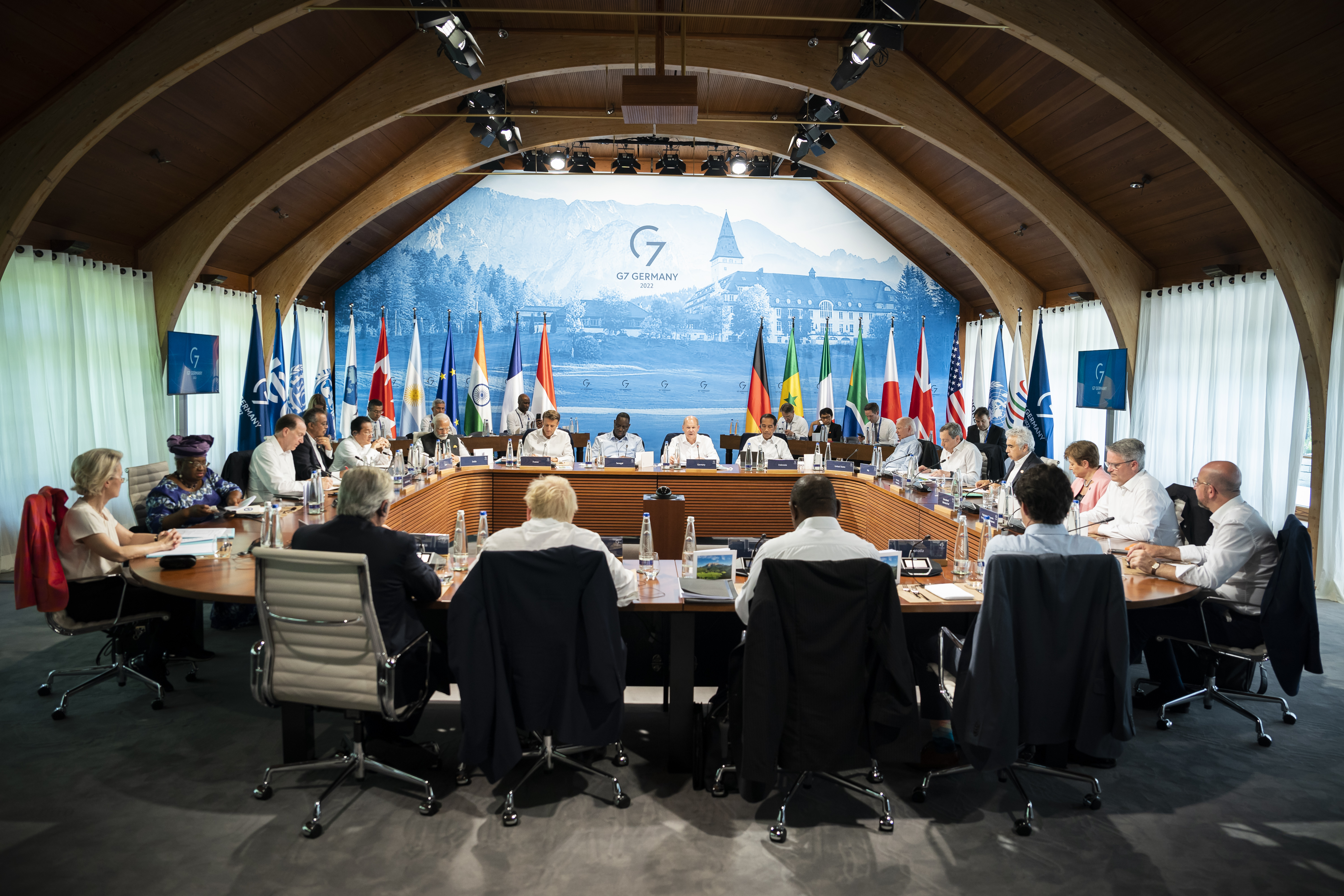 Beginn der fünften Arbeitssitzung. Teilnehmende sind die G7 Staats- und Regierungschefs, die Partnerländer, sowie Vertreter der Internationalen Organisationen.