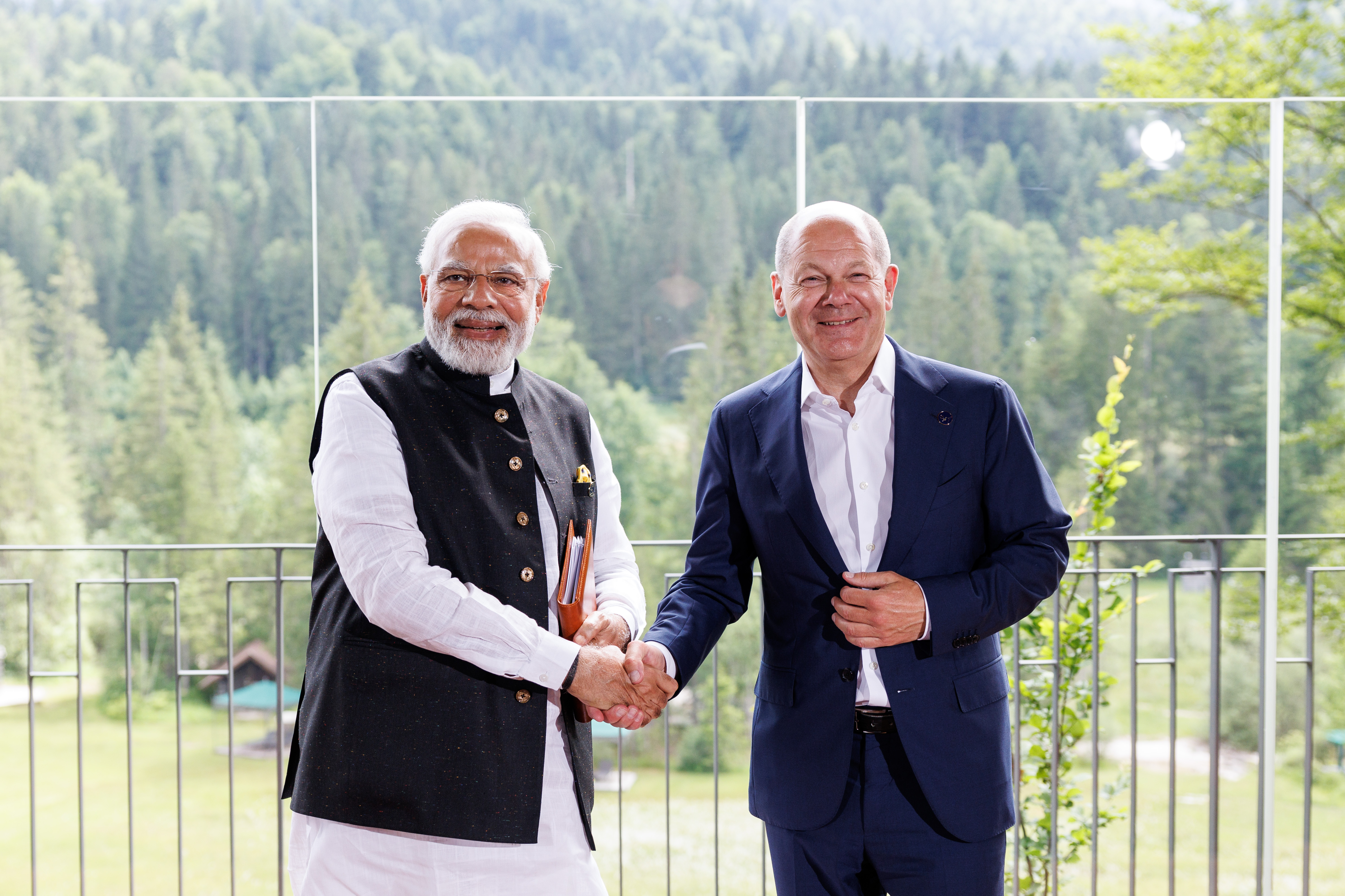 Bilaterales Gespräch zwischen Bundeskanzler Olaf Scholz und Narendra Modi (Premierminister Indien) auf Schloss Elmau.
