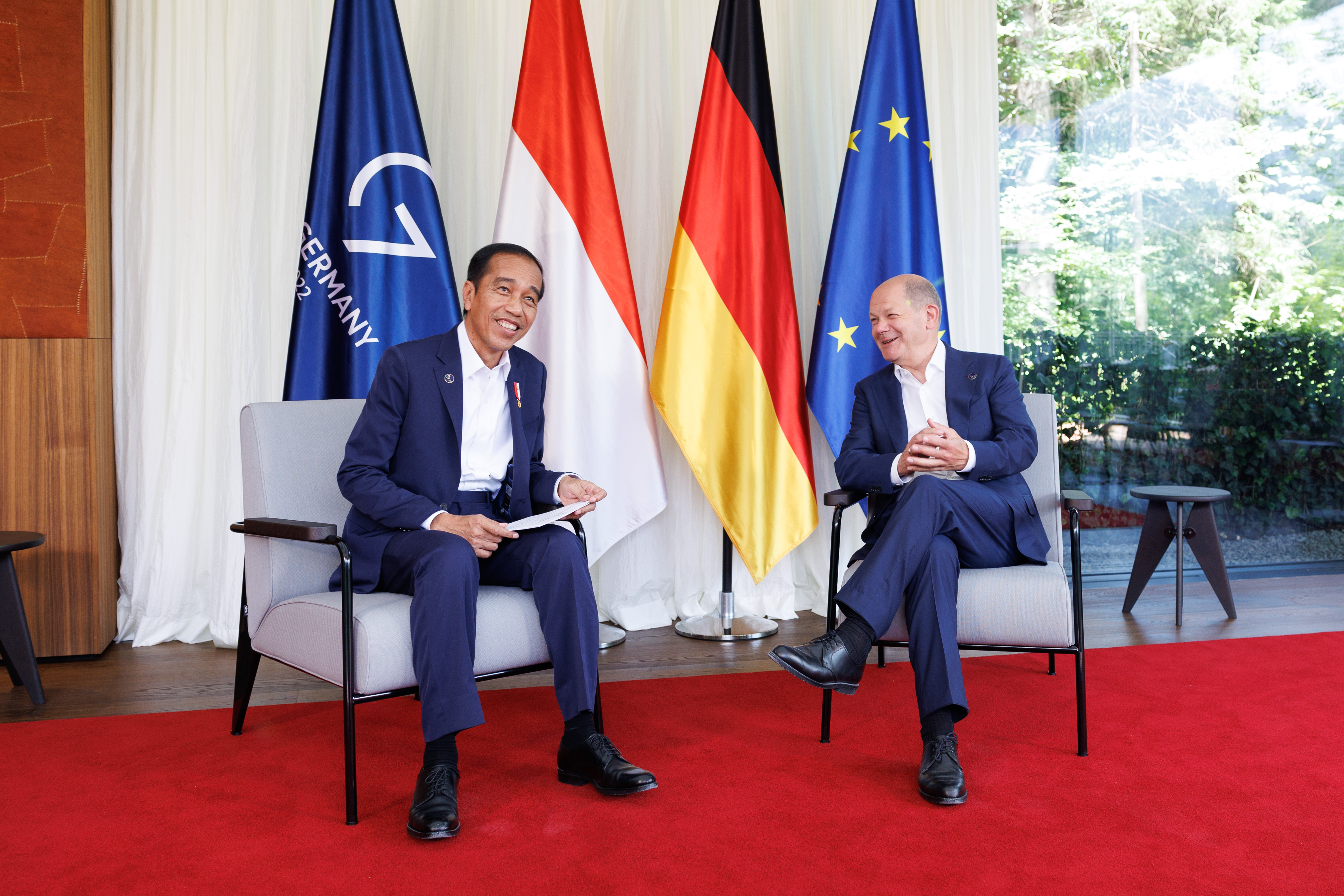 Bilaterales Gespräch zwischen Bundeskanzler Olaf Scholz und Joko Widodo (Präsident Indonesien) auf Schloss Elmau.