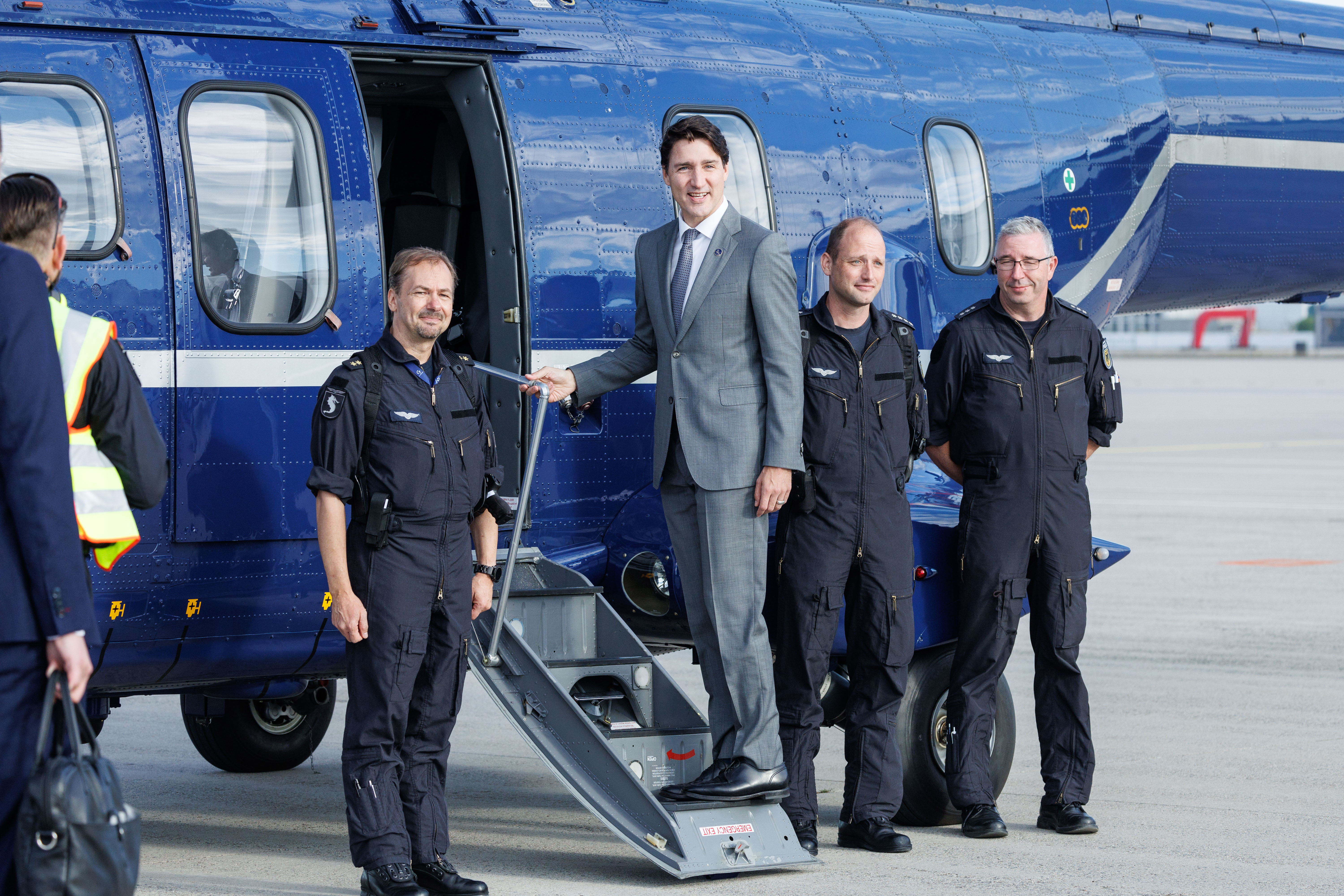 Justin Trudeau (Prime Minister of Canada) boarding a Federal Police helicopter that will take him to Schloss Elmau.