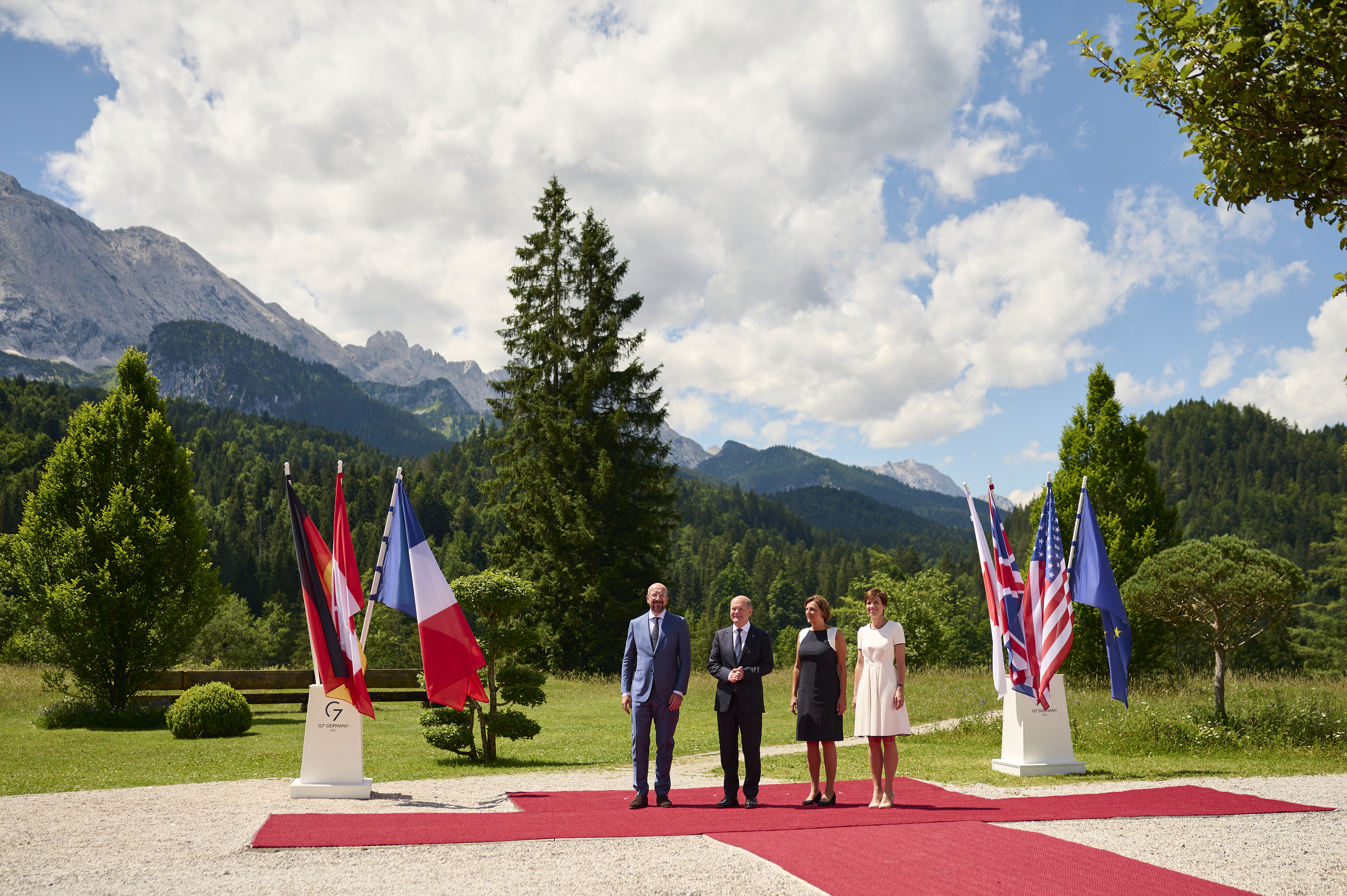 Federal Chancellor Olaf Scholz and his wife Britta Ernst welcome Charles Michel (European Council President) and his wife Amélie Derbaudrenghien to the G7 Summit in Schloss Elmau.