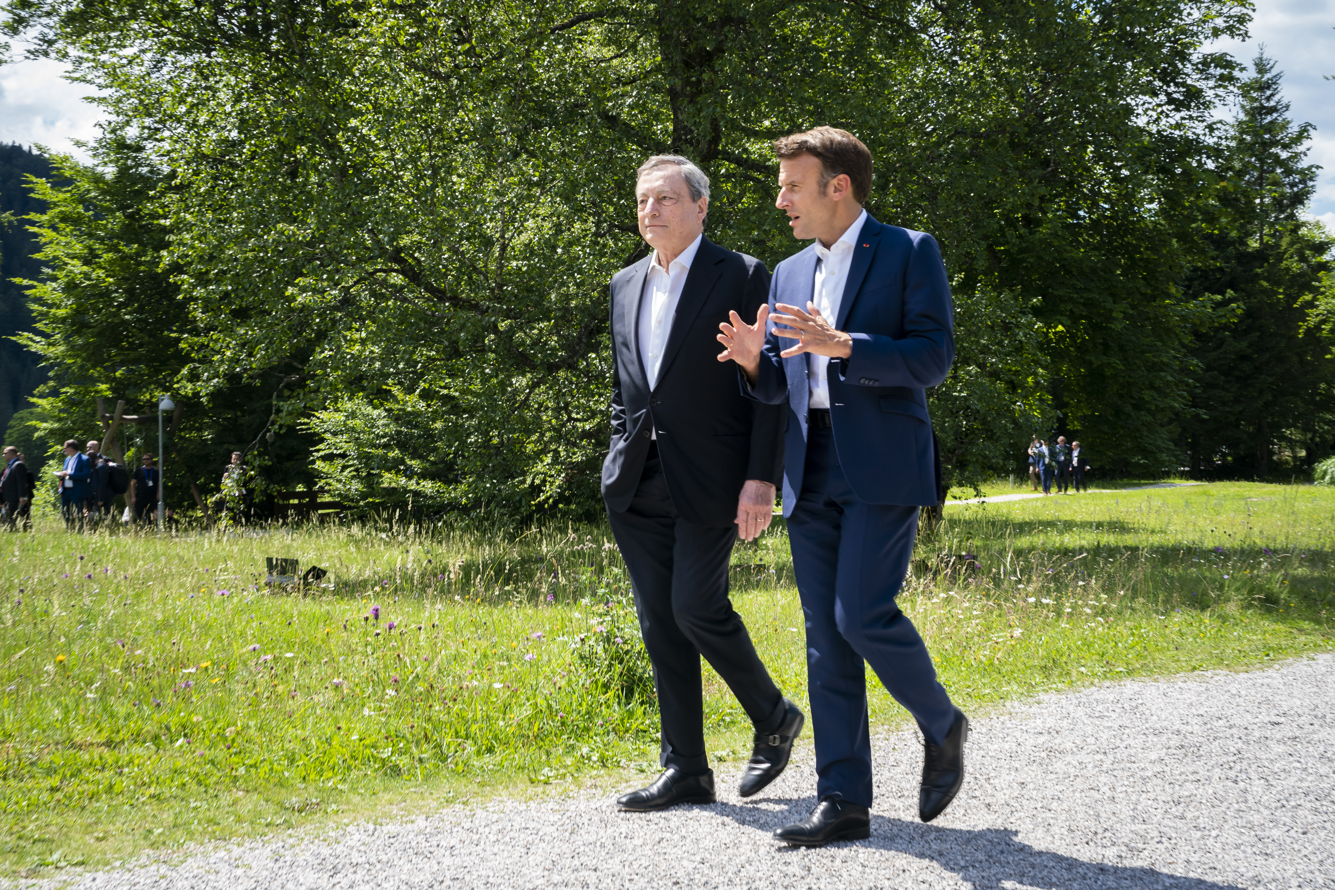 French President Emmanuel Macron and Italian Prime Minister Mario Draghi on their way to the family photo.