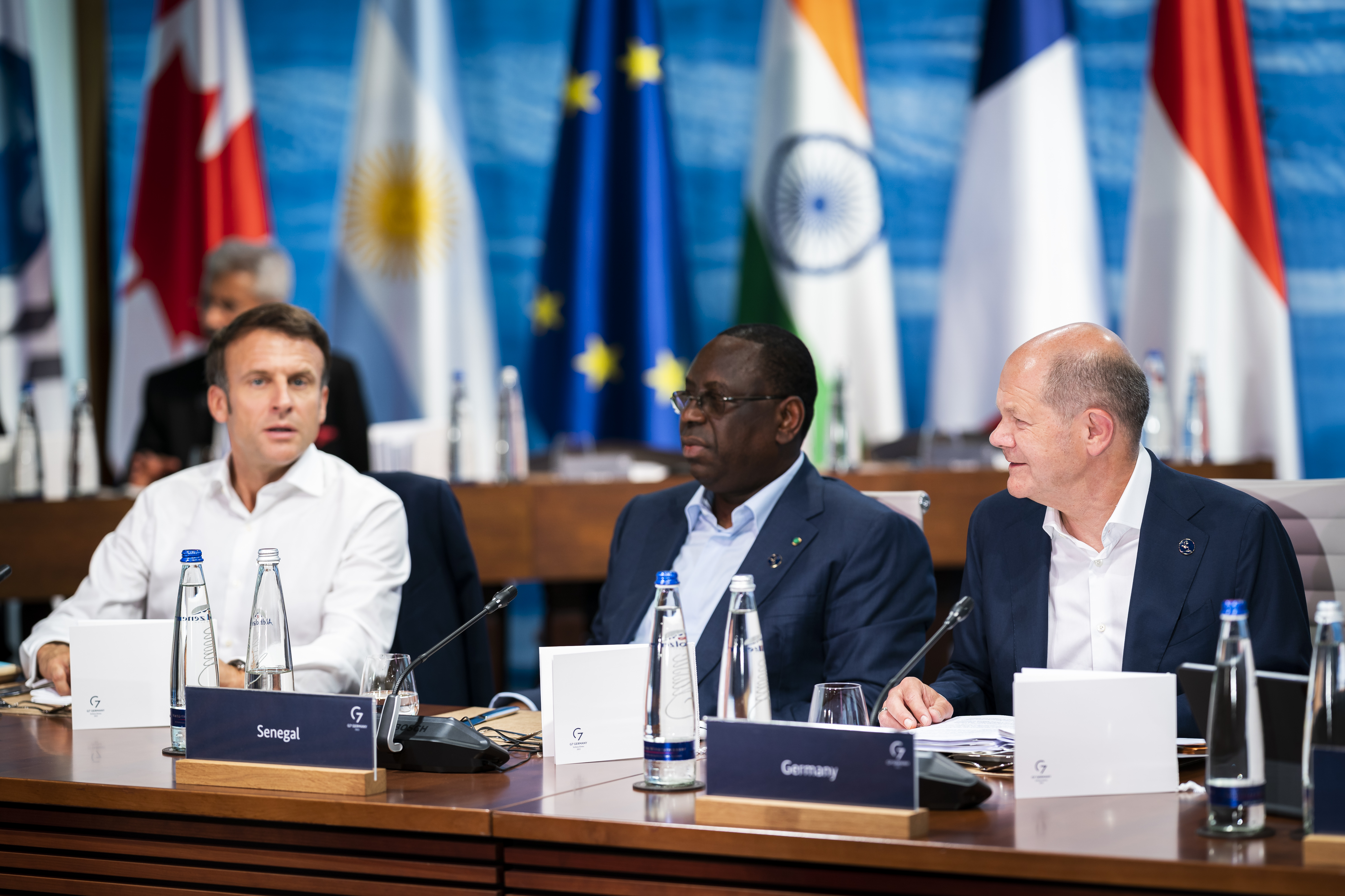 French President Emmanuel Macron, President Macky Sall of Senegal, currently chairperson of the African Union, and Federal Chancellor Olaf Scholz at the start of the fifth working session.