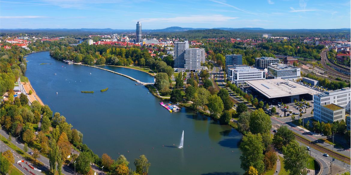 Bild aus der Vogelperspektive auf den Wöhrder See in Nürnberg.