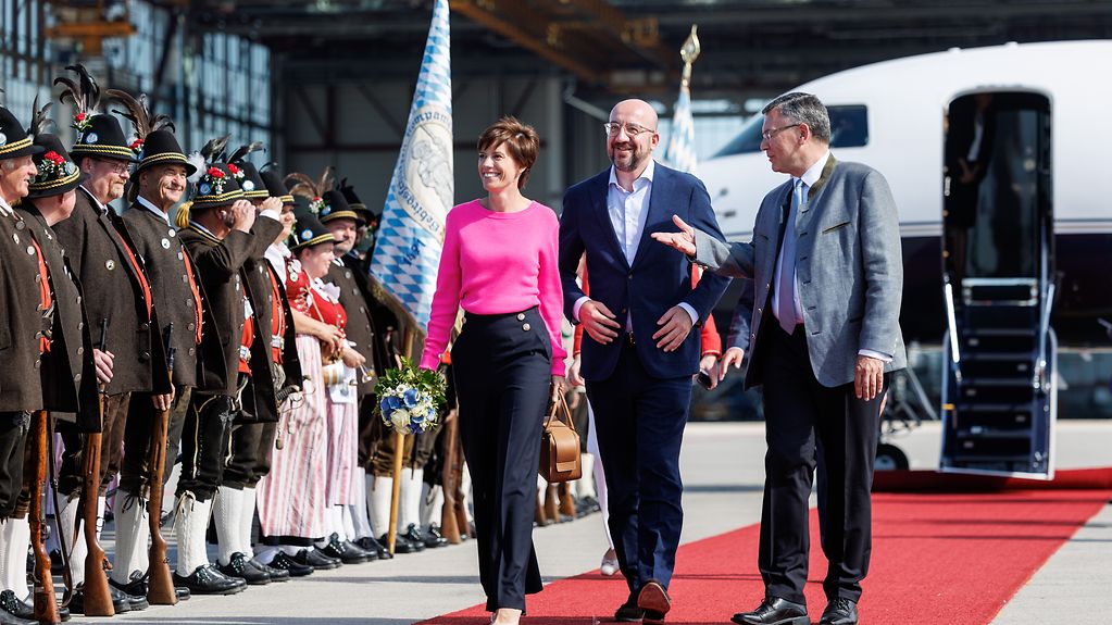 Arrival of Charles Michel (President of the European Council) and his wife Amélie Derbaudrenghien at Munich Airport and welcome by Florian Herrmann, Head of the Bavarian State Chancellery.