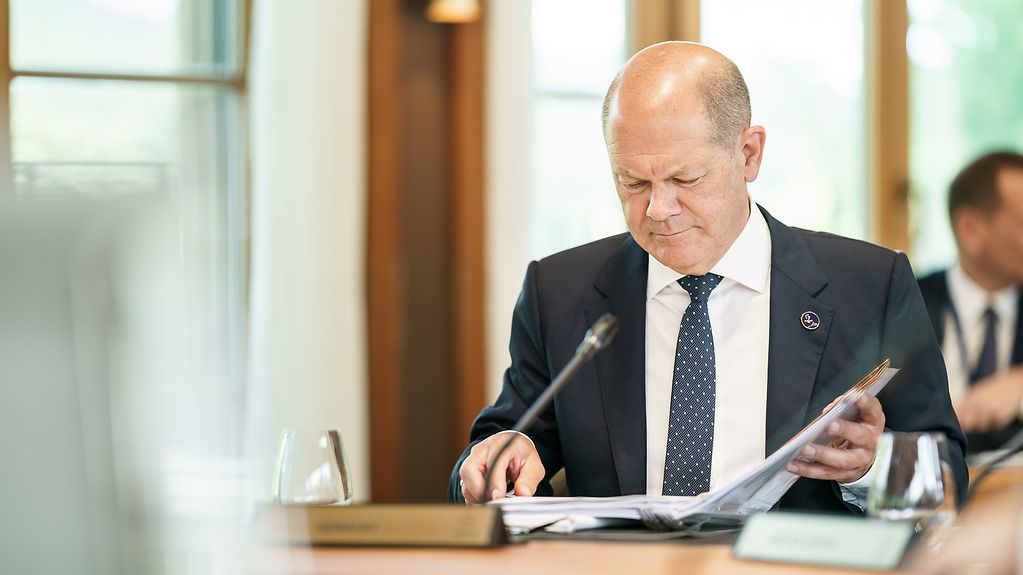 Federal Chancellor Olaf Scholz at the start of the first working session.
