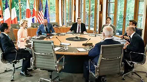 Teilnehmende Staats- und Regierungschefs.