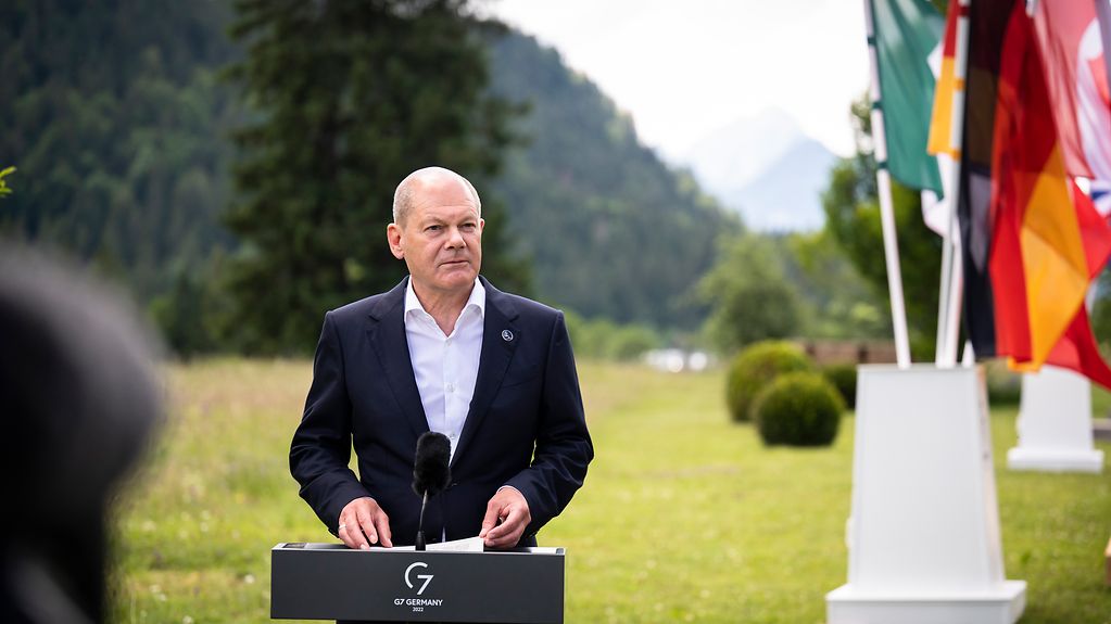 Federal Chancellor Olaf Scholz gives a statement to the press after a working session.