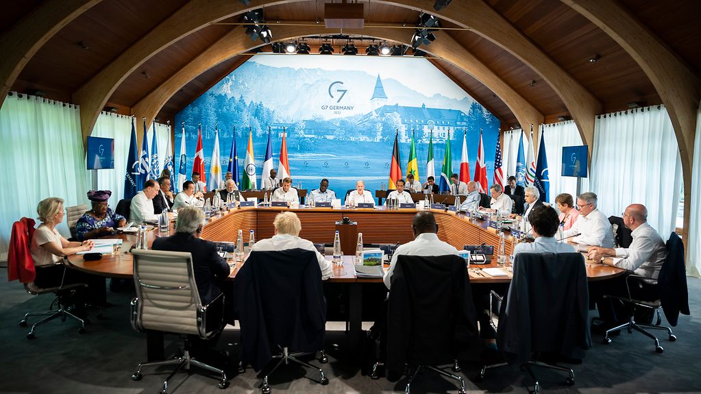 Start of the fifth working session attended by the G7 heads of state and government, partner countries and international organisations.