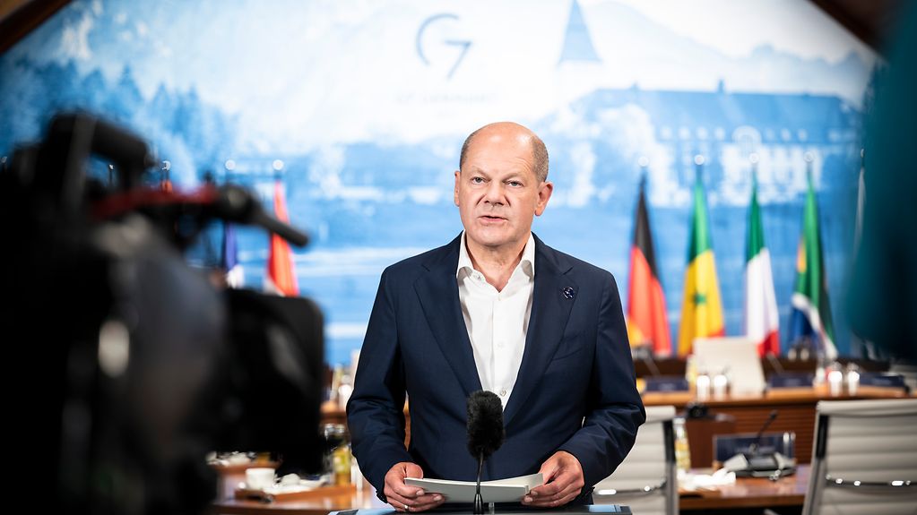 Federal Chancellor Olaf Scholz gives a statement to the press following the sixth working session.