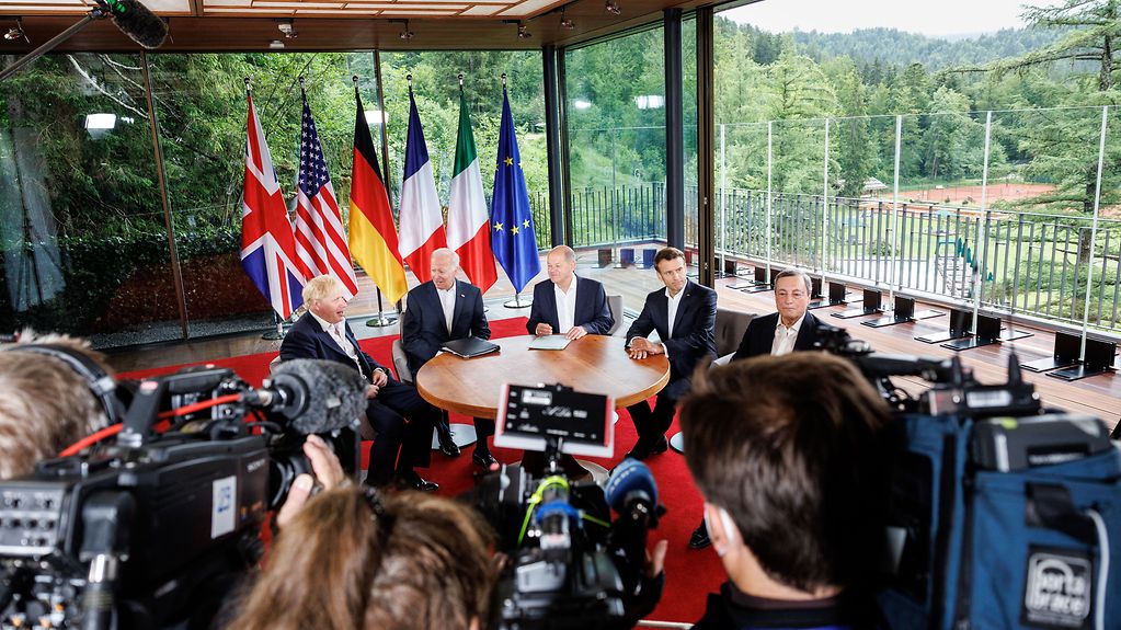 UK Prime Minister Boris Johnson, US President Joe Biden, Federal Chancellor Olaf Scholz, French President Emmanuel Macron and Prime Minister Mario Draghi of Italy in discussion ahead of the last working session.