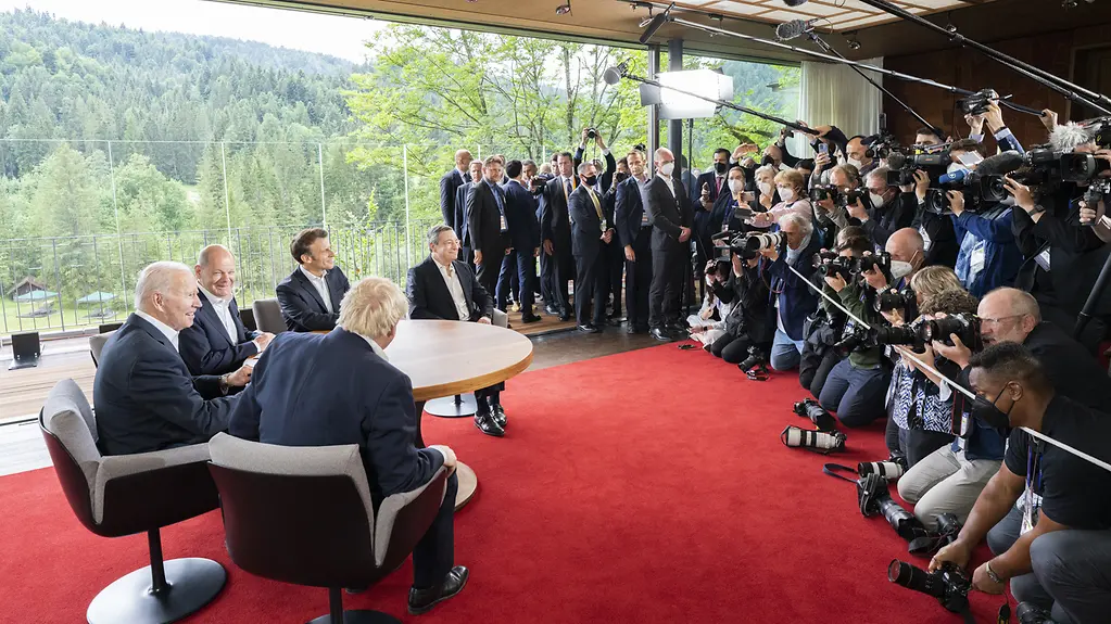 Discussion with British Prime Minister Boris Johnson, US President Joe Biden, Federal Chancellor Olaf Scholz, French President Emmanuel Macron and Italian Prime Minister Mario Draghi before the final working session.