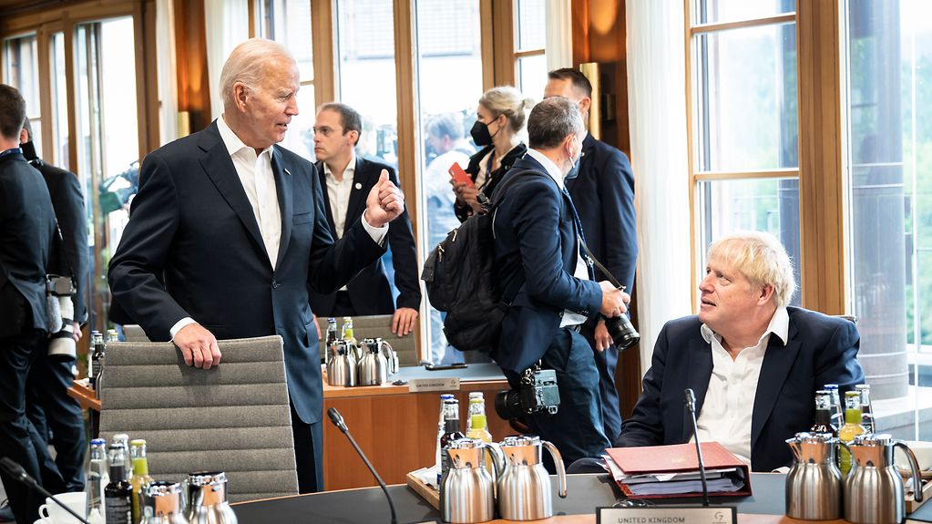 US President Joe Biden and British Prime Minister Boris Johnson talk before the seventh working session.