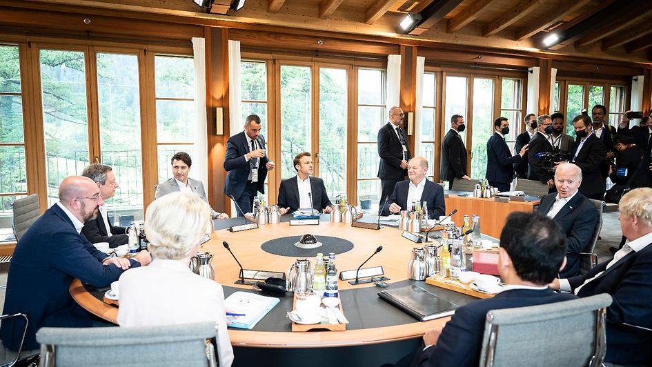 Blick in die Runde der G7-Staats-und-Regierungschefs in der Siebten Arbeitssitzung.