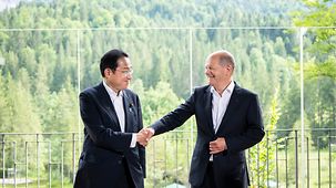Le chancelier fédéral Olaf Scholz s’entretient avec le premier ministre japonais Fumio Kishida.