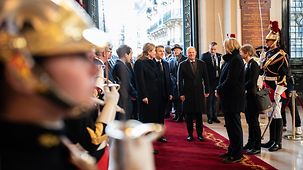 Le chancelier fédéral Olaf Scholz et le président français Emmanuel Macron à la Sorbonne