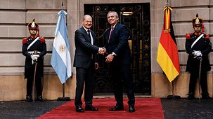 Kanzler Scholz und Argentiniens Präsident Alberto Ángel Fernández.