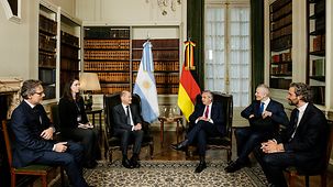 Le chancelier Olaf Scholz et le président argentin Alberto Ángel Fernández pendant leur entretien