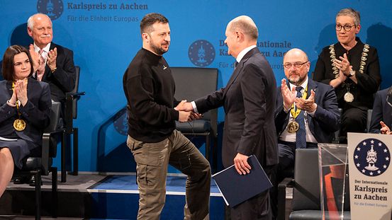 Federal Chancellor Scholz and President Zelensky at the Charlemagne Prize award ceremony.