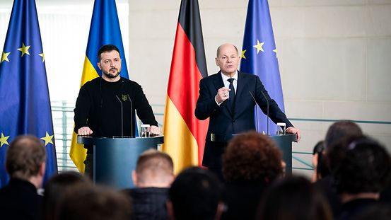Bundeskanzler Olaf Scholz und Wolodymyr Selenskyj, ukrainischer Präsident, bei PK.