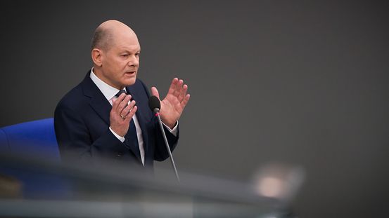 Le chancelier fédéral Olaf Scholz s’exprime devant le Bundestag.