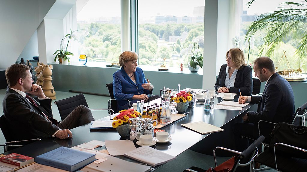 Bundeskanzlerin Merkel während eines Interviews